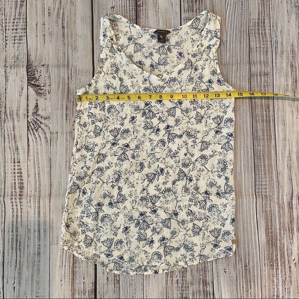 Eddie Bauer White and Blue Floral Ribbed Tank Top. Size Small. EUC - Picture 8 of 9